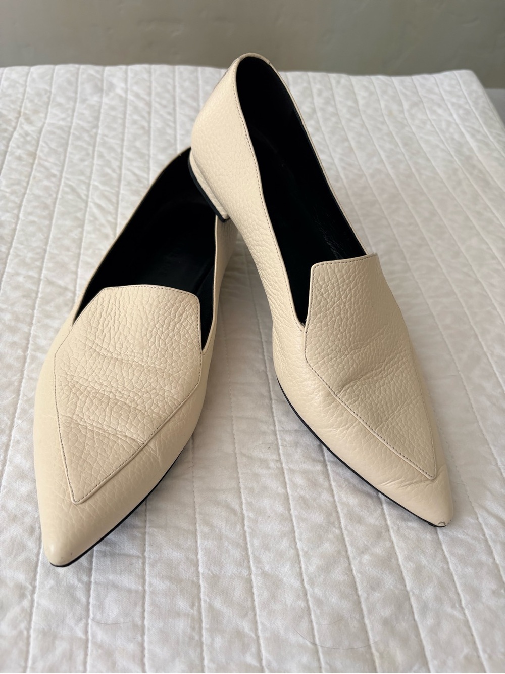 Everlane The Boss Pointed Toe Pebbled Leather Flats Shoes Italy Size 8.5